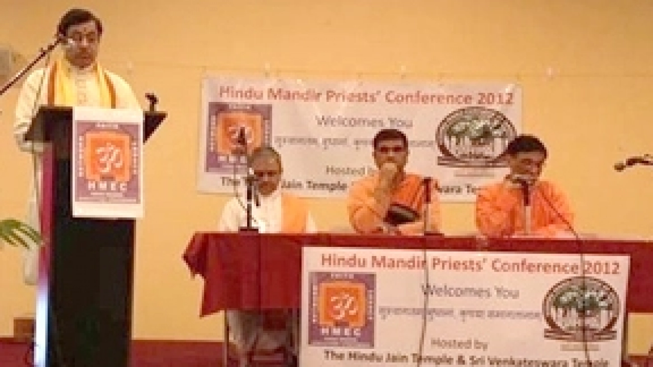 Chief priest of the Hindu Jain Temple welcomes the swamis from Hawaii and all the priests from around the US